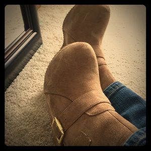 😎Shi wedge booties size 6